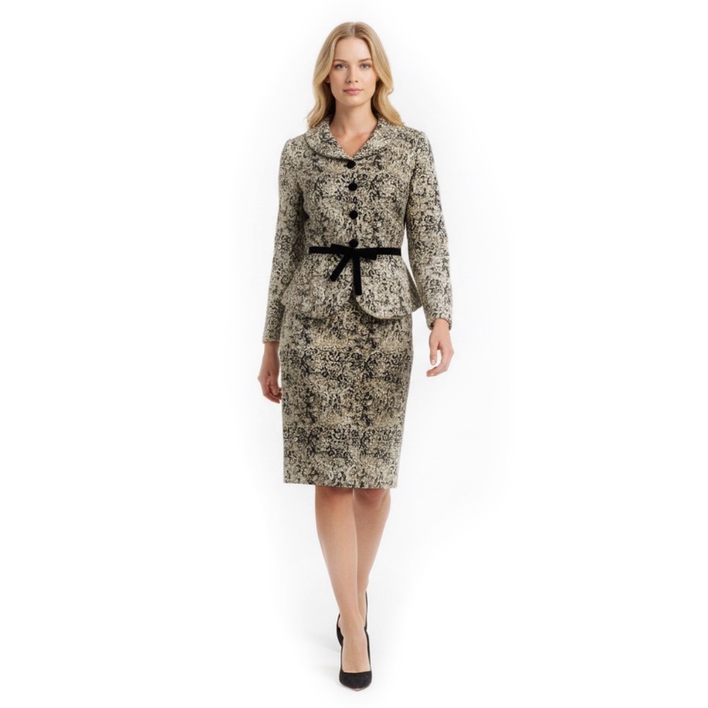 Vintage 50s inspired from 90s 2 Piece Suit Metallic Brocade Gold/Black Size 8